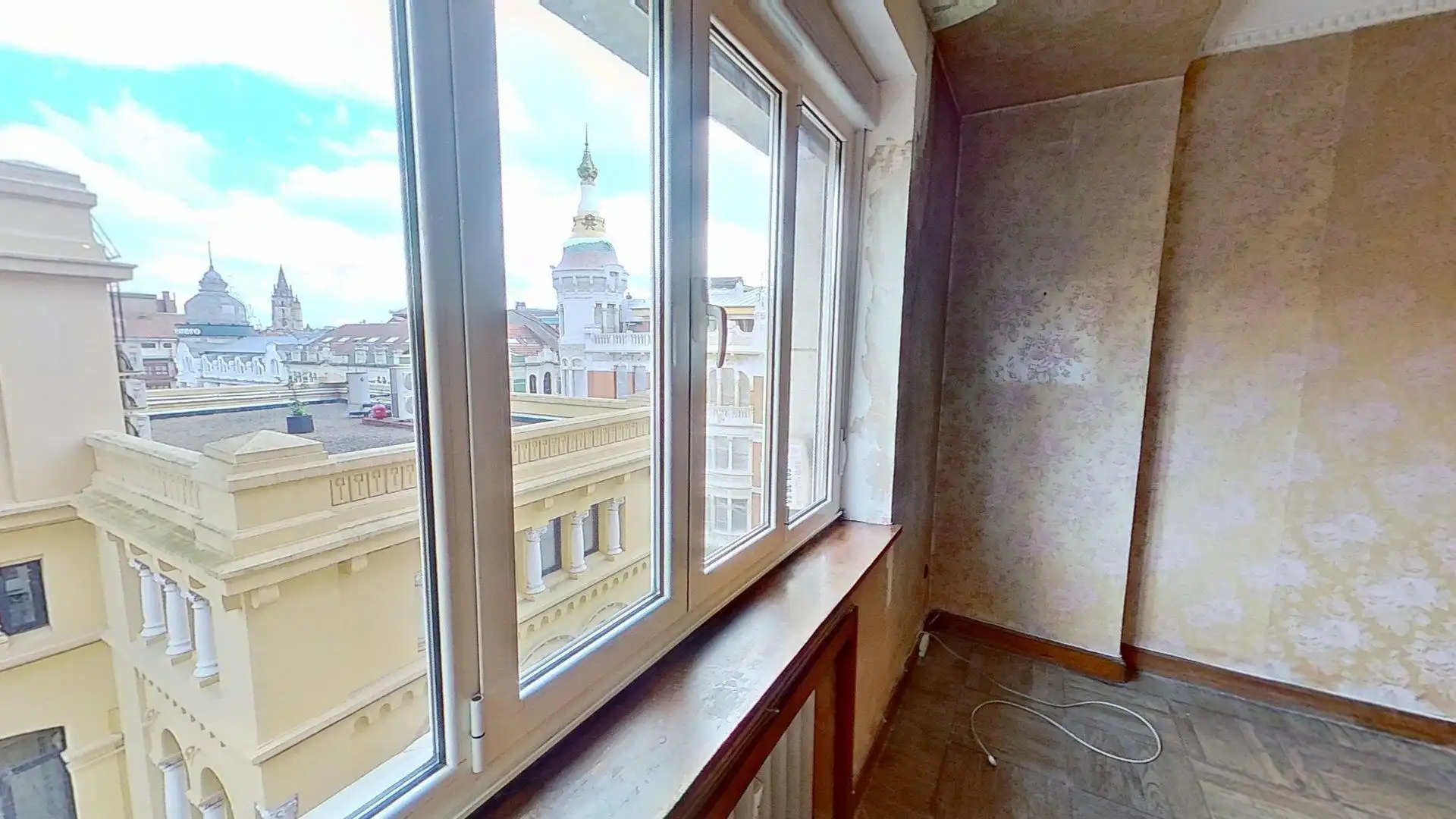 Habitación de Piso en venta en Oviedo  con Calefacción