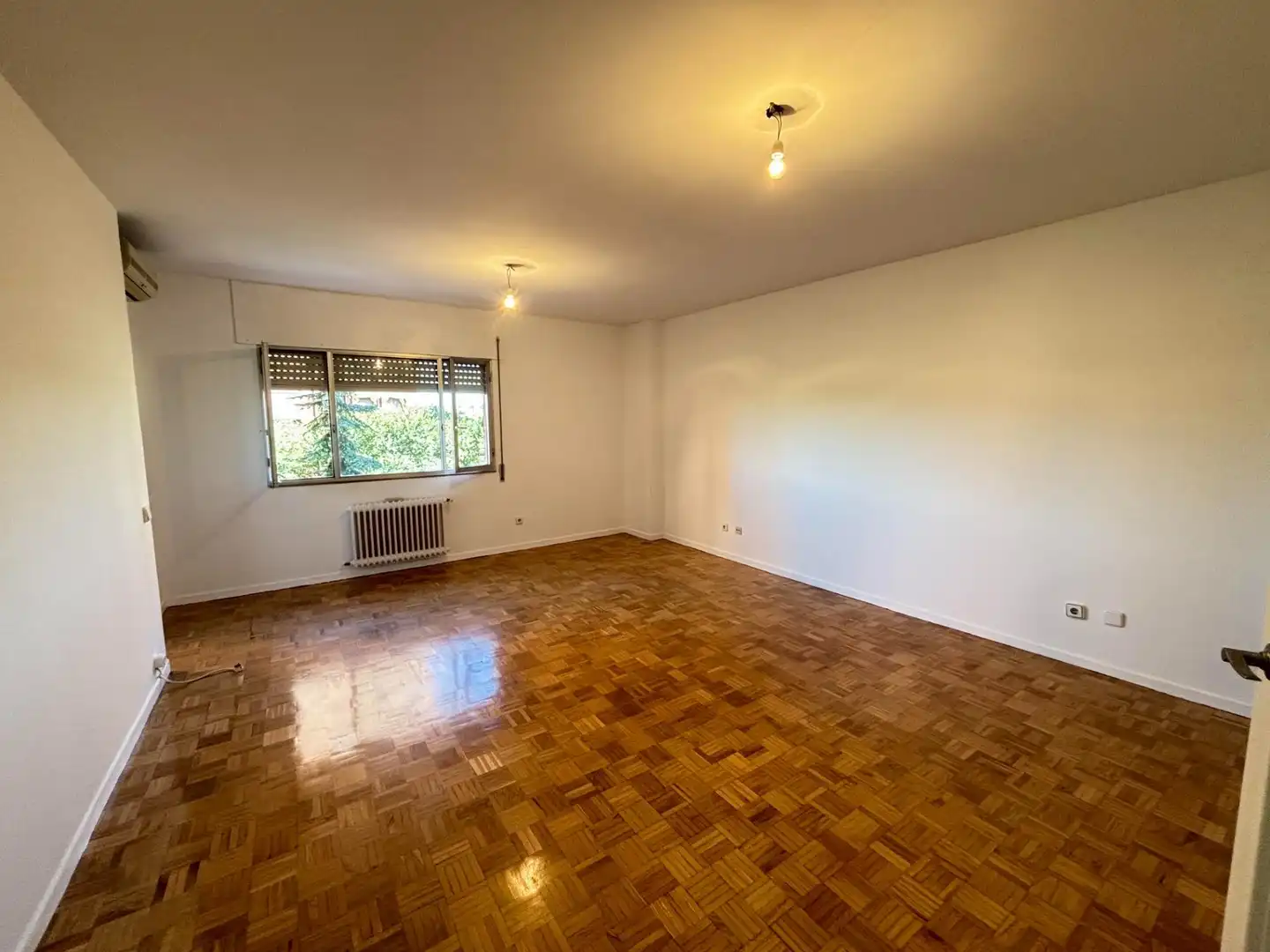 Living room of Flat for rent in Madrid  with Air Conditioner, Heating and Private garden