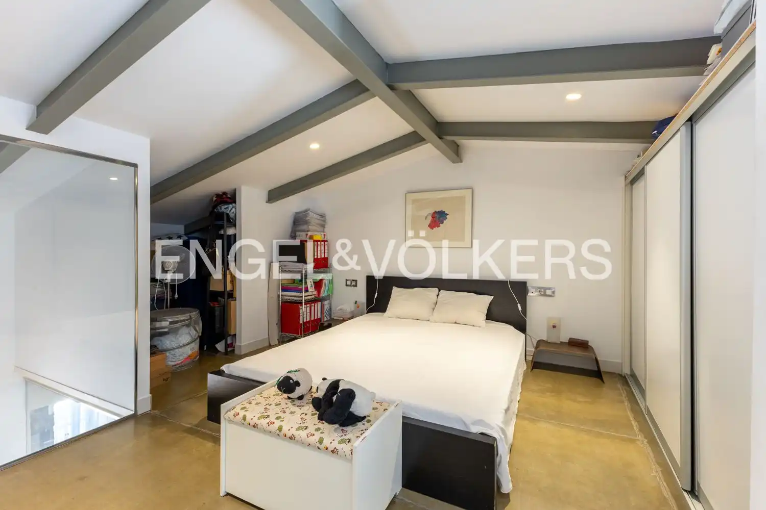 Schlafzimmer von Dachboden zum Verkauf in Valencia mit Heizung und Balkon