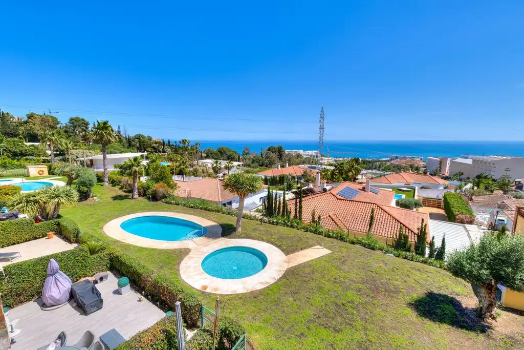 Vista exterior de Ático en venta en Benalmádena con Aire acondicionado, Terraza y Amueblado