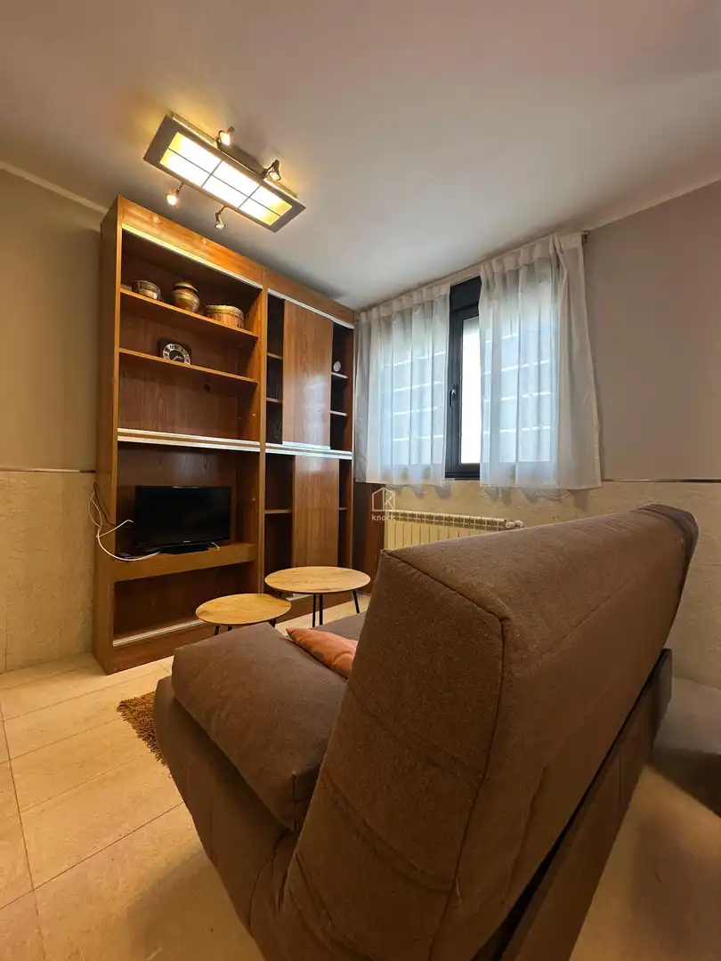 Flat for rent in Oviedo - Calle Tomás Crespo Frígilis, La Ería