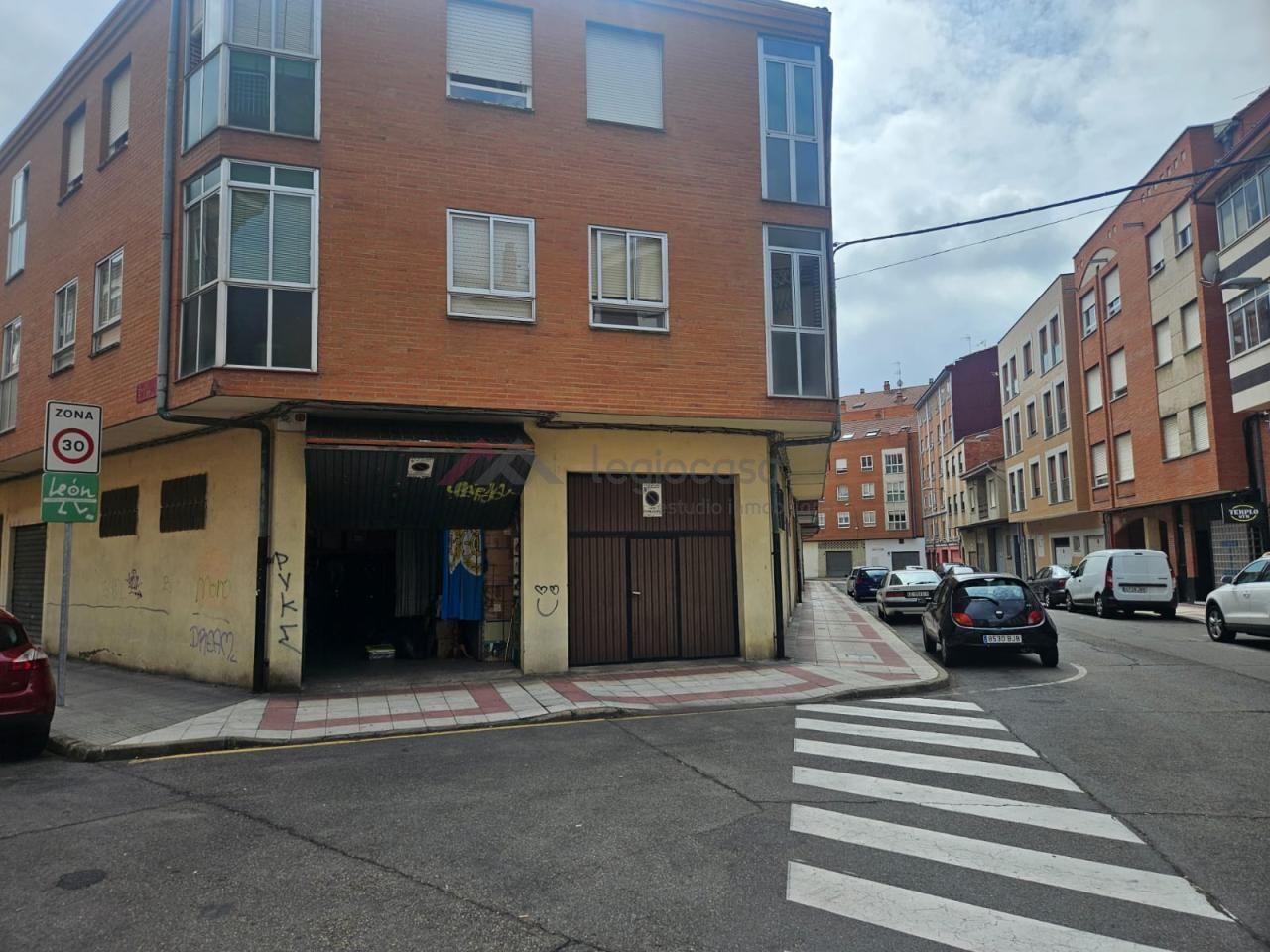 Exterior view of Premises for sale in León Capital 