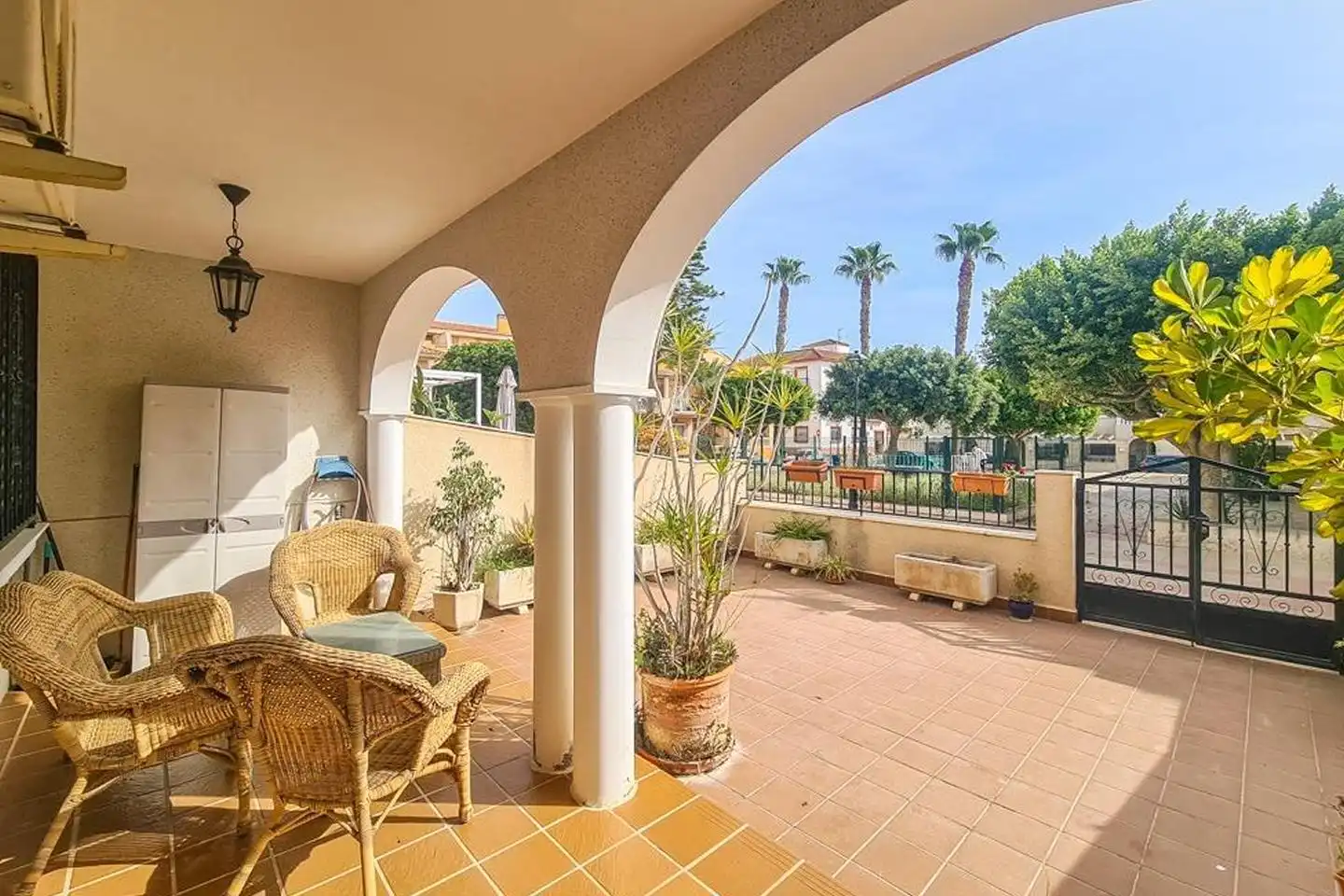 Terrasse von Einfamilien-Reihenhaus zum Verkauf in Huércal-Overa mit Klimaanlage, Heizung und Terrasse