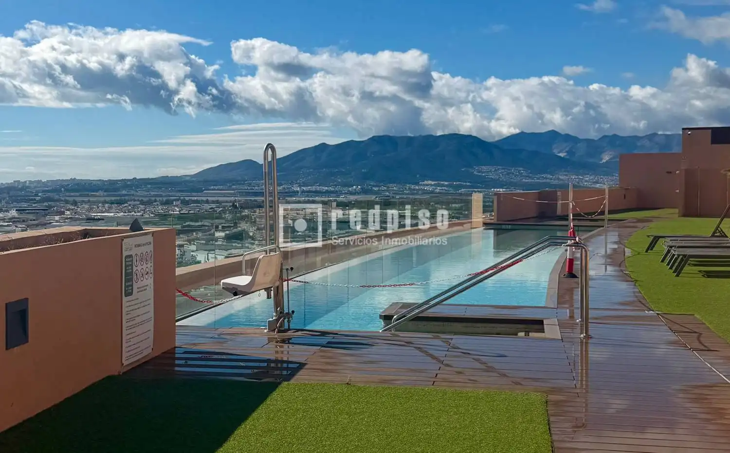 Schwimmbecken von Wohnung zum Verkauf in Málaga mit Klimaanlage, Heizung und Privatgarten