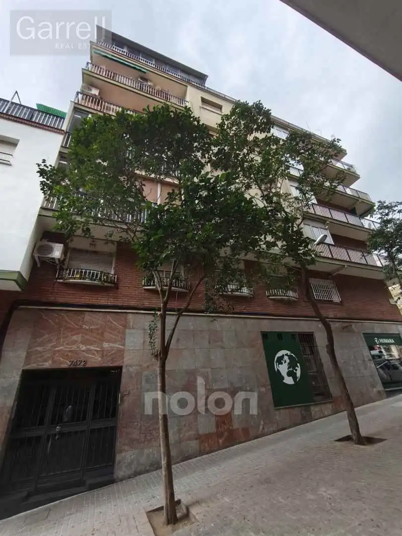 Vista exterior de Piso en venta en Barcelona con Terraza