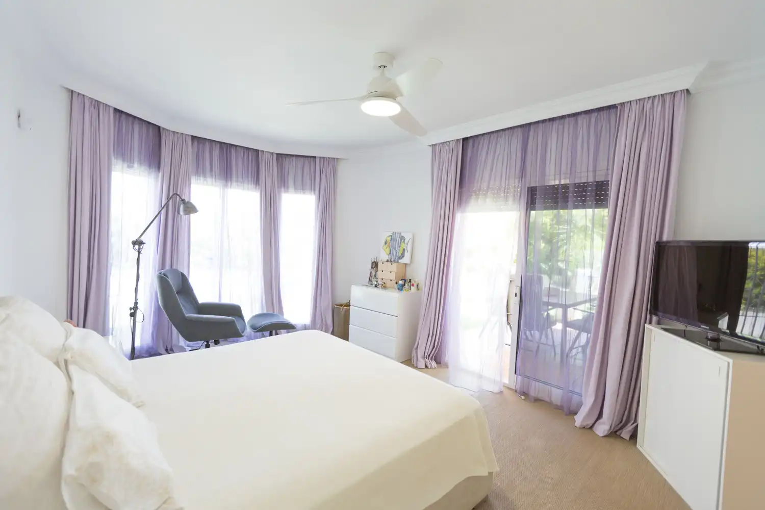 Schlafzimmer von Wohnungen zum Verkauf in Marbella mit Klimaanlage, Privatgarten und Terrasse