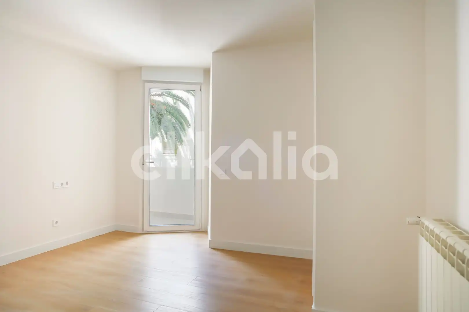 Habitación de Piso en venta en  Madrid Capital con Aire acondicionado, Calefacción y Jardín privado