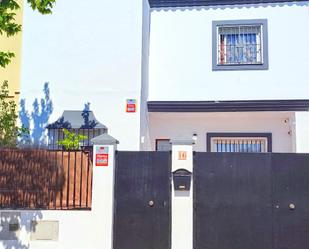 Exterior view of Single-family semi-detached for sale in Espartinas  with Air Conditioner and Terrace