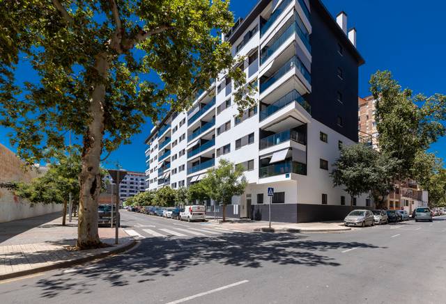 Piso en Venta en Calle Catamarán en Los Guindos - Parque Mediterráneo - Santa Paula