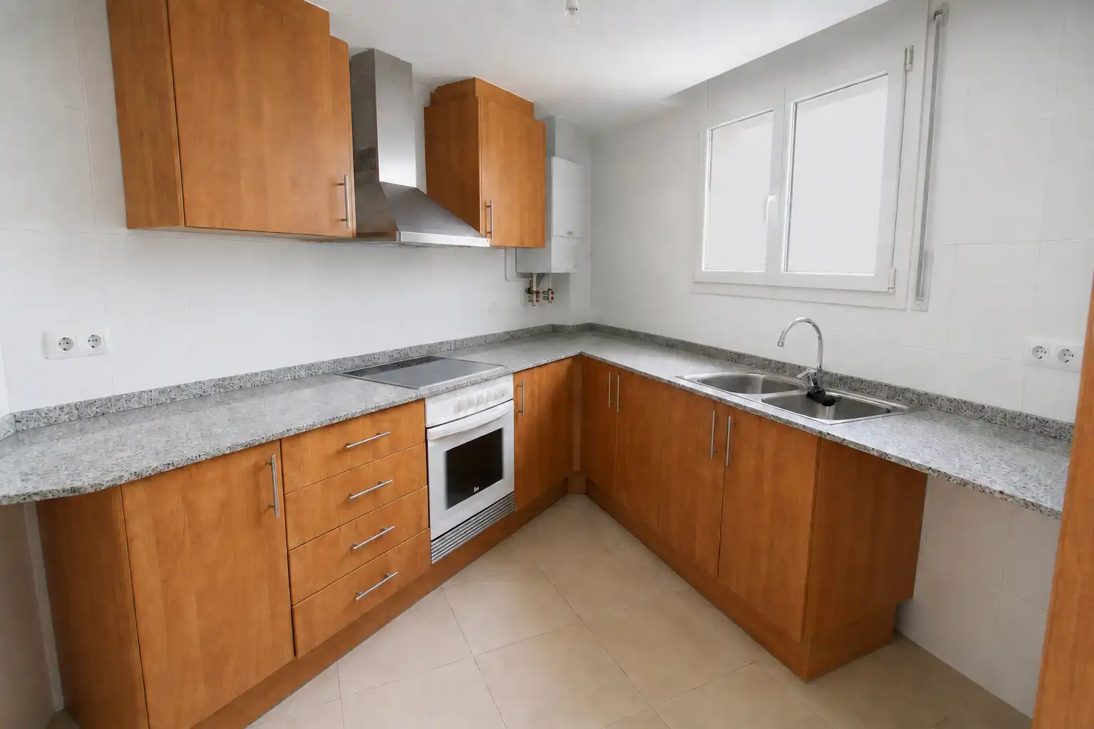 Cocina de Piso en venta en Sant Julià de Ramis con Calefacción, Terraza y Horno