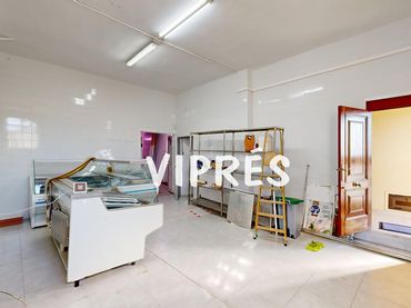 Local comercial en venda a Este