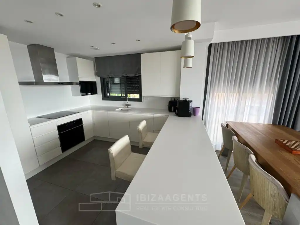 Cocina de Apartamento en venta en Santa Eulària des Riu con Aire acondicionado, Calefacción y Piscina