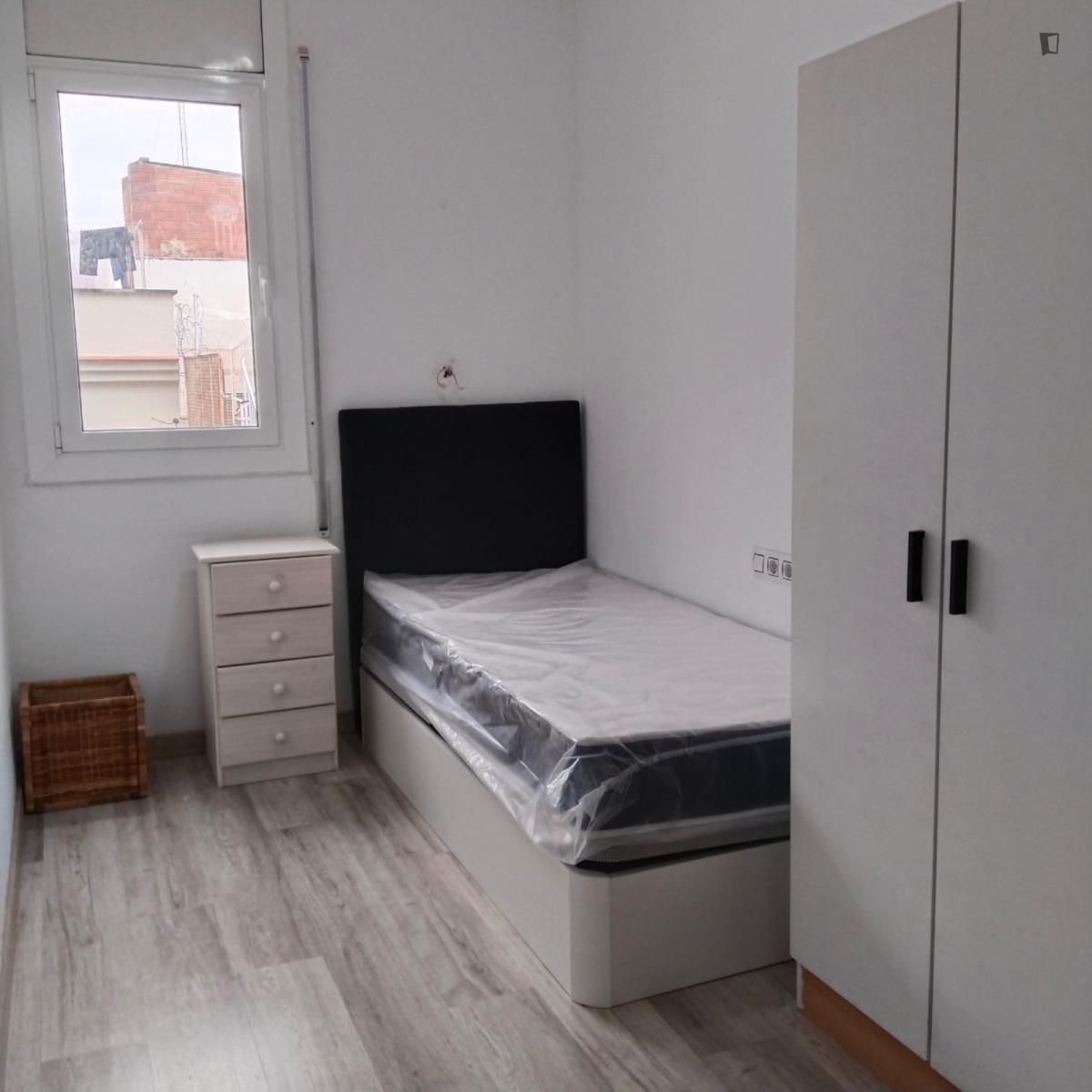 Habitación de Apartamento para compartir en El Prat de Llobregat con Amueblado, Horno y Internet