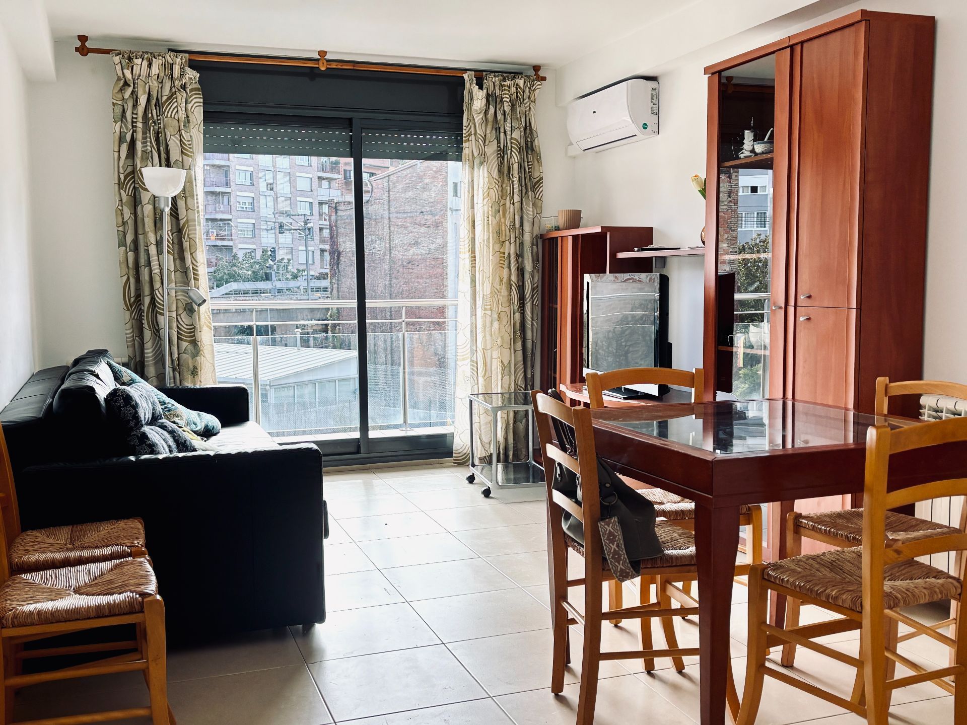 Sala d'estar de Pis de lloguer en Girona Capital amb Calefacció i Moblat