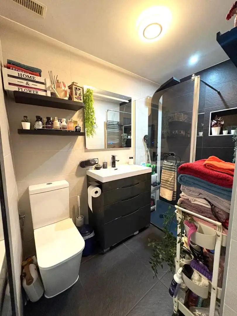 Bathroom of Flat for sale in Parla  with Air Conditioner and Storage room