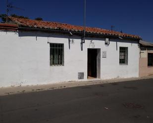 Vista exterior de Casa o xalet en venda en Medina del Campo amb Traster