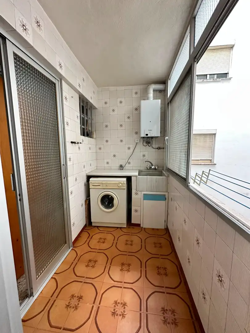 Baño de Piso en venta en Valencia con Amueblado, Horno y Balcón