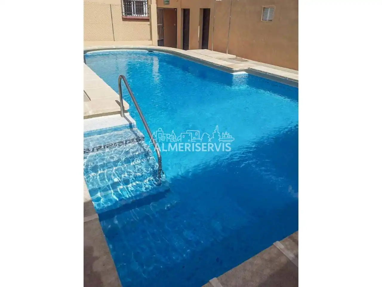 Schwimmbecken von Wohnung zum Verkauf in Roquetas de Mar mit Klimaanlage, Abstellraum und Möbliert