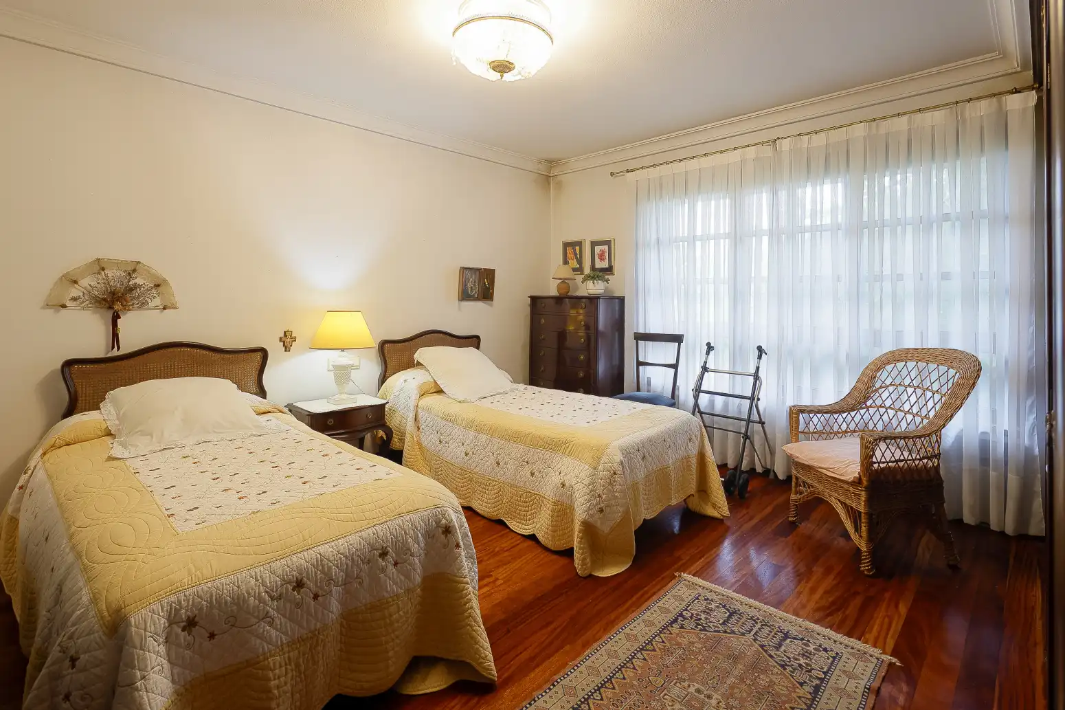 Dormitori de Casa o xalet en venda en Gijón  amb Calefacció, Jardí privat i Parquet