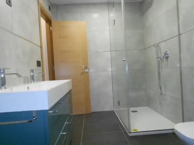 Bany de Pis de lloguer en Santiago de Compostela  amb Calefacció, Moblat i Forn