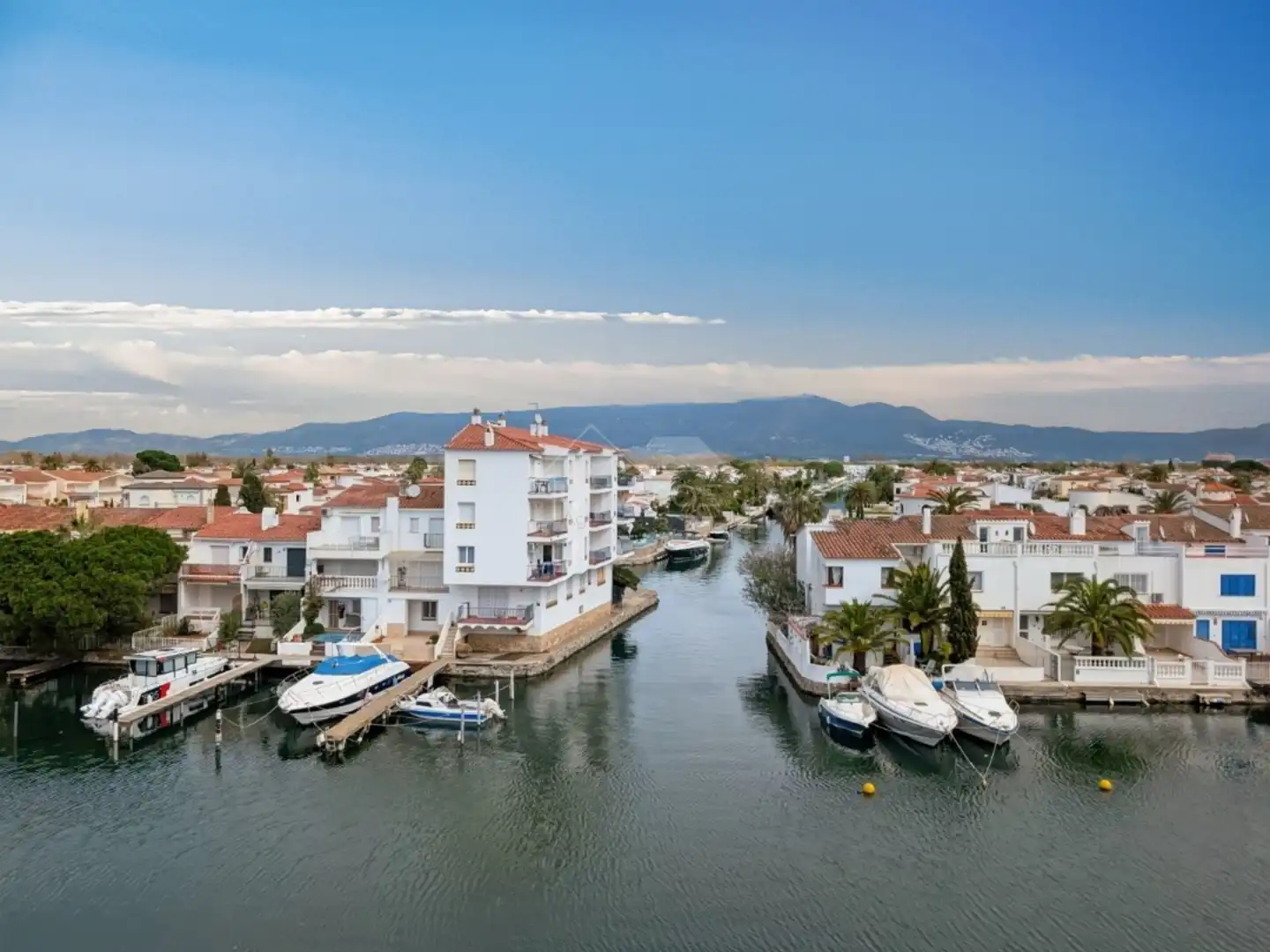 Vista exterior de Dúplex en venta en Empuriabrava con Aire acondicionado, Calefacción y Terraza