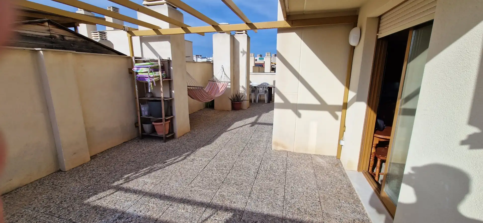 Terrasse von Dachboden zur Miete in Sant Joan d'Alacant mit Terrasse, Abstellraum und Schwimmbad