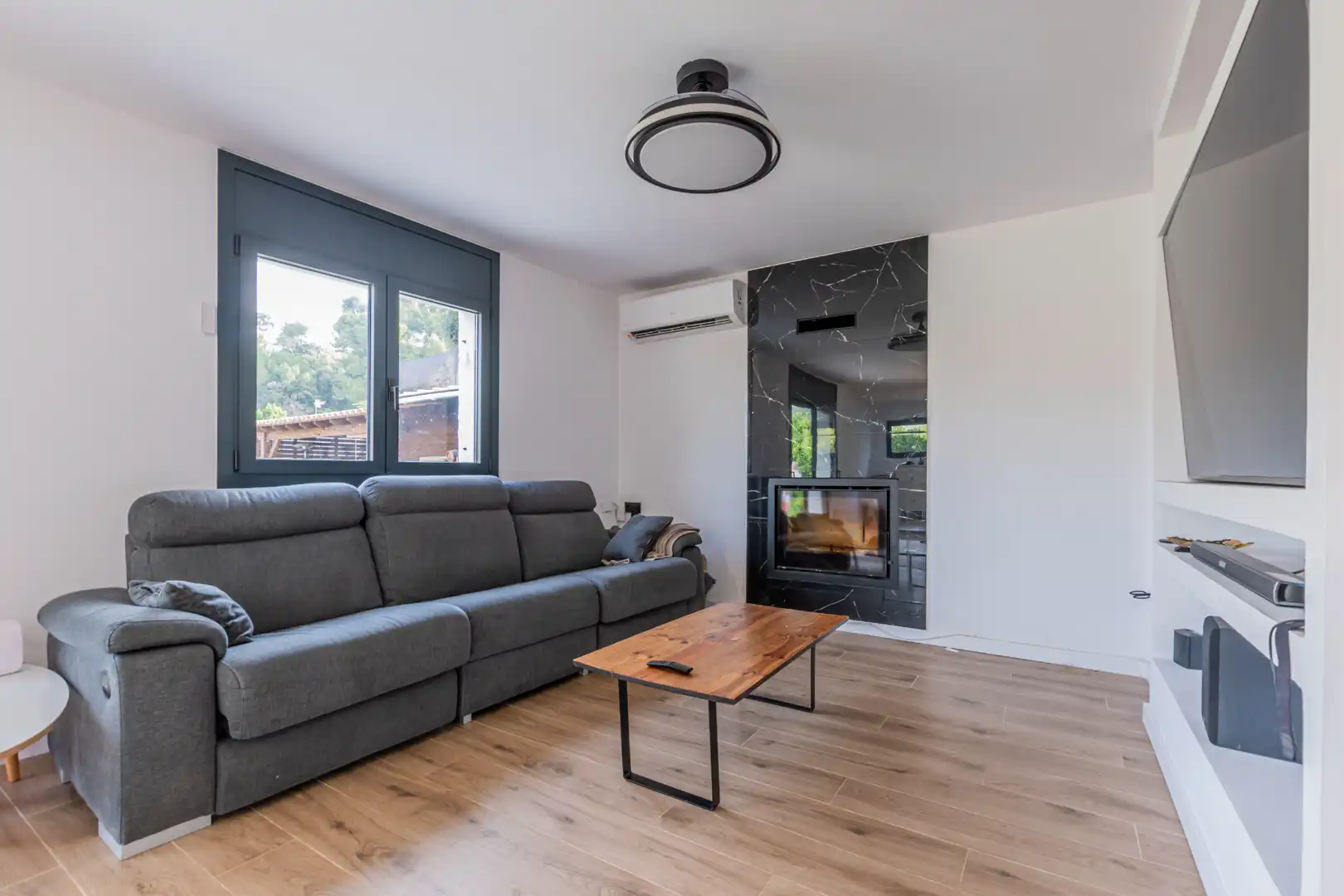 Sala d'estar de Casa o xalet en venda en Terrassa amb Aire condicionat, Calefacció i Jardí privat
