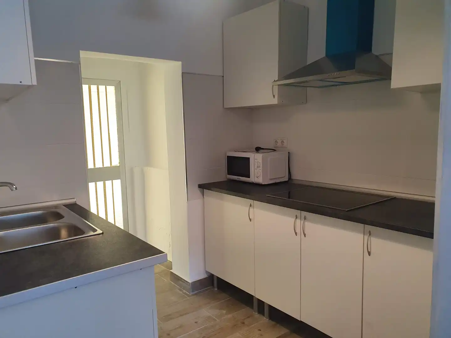 Flat for rent in Avenida Virgen del Rocío, Centro - Doña Mercedes