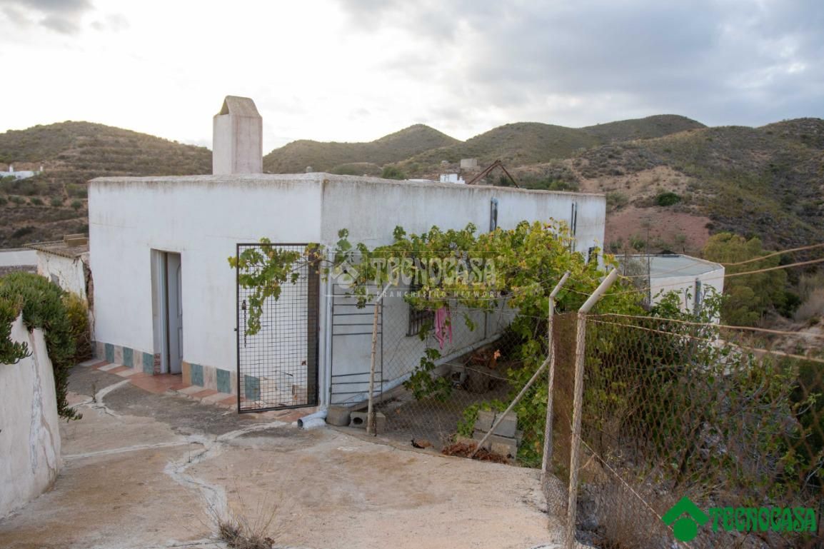Vista exterior de Finca rústica en venda en Sorbas amb Aire condicionat, Calefacció i Moblat