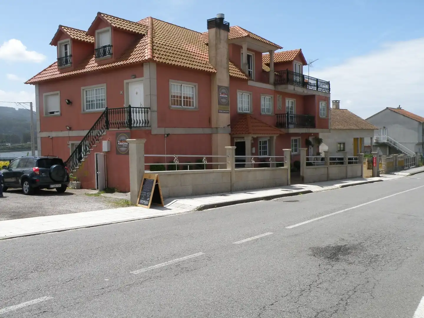 Casa con terraza en venta en San Salvador - Caeira