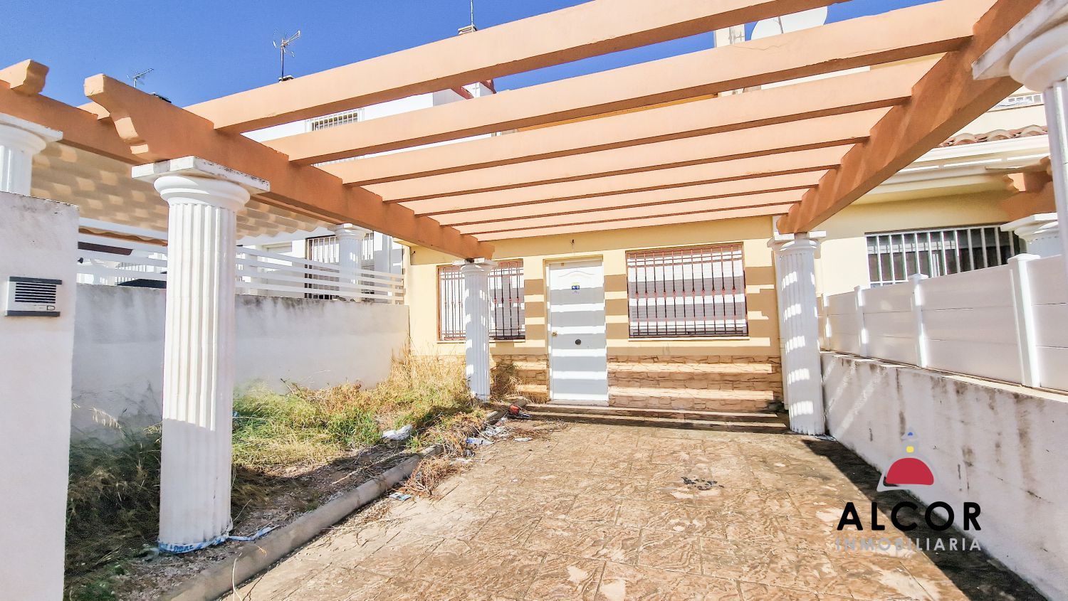 Casa adosada en venda a Càlig