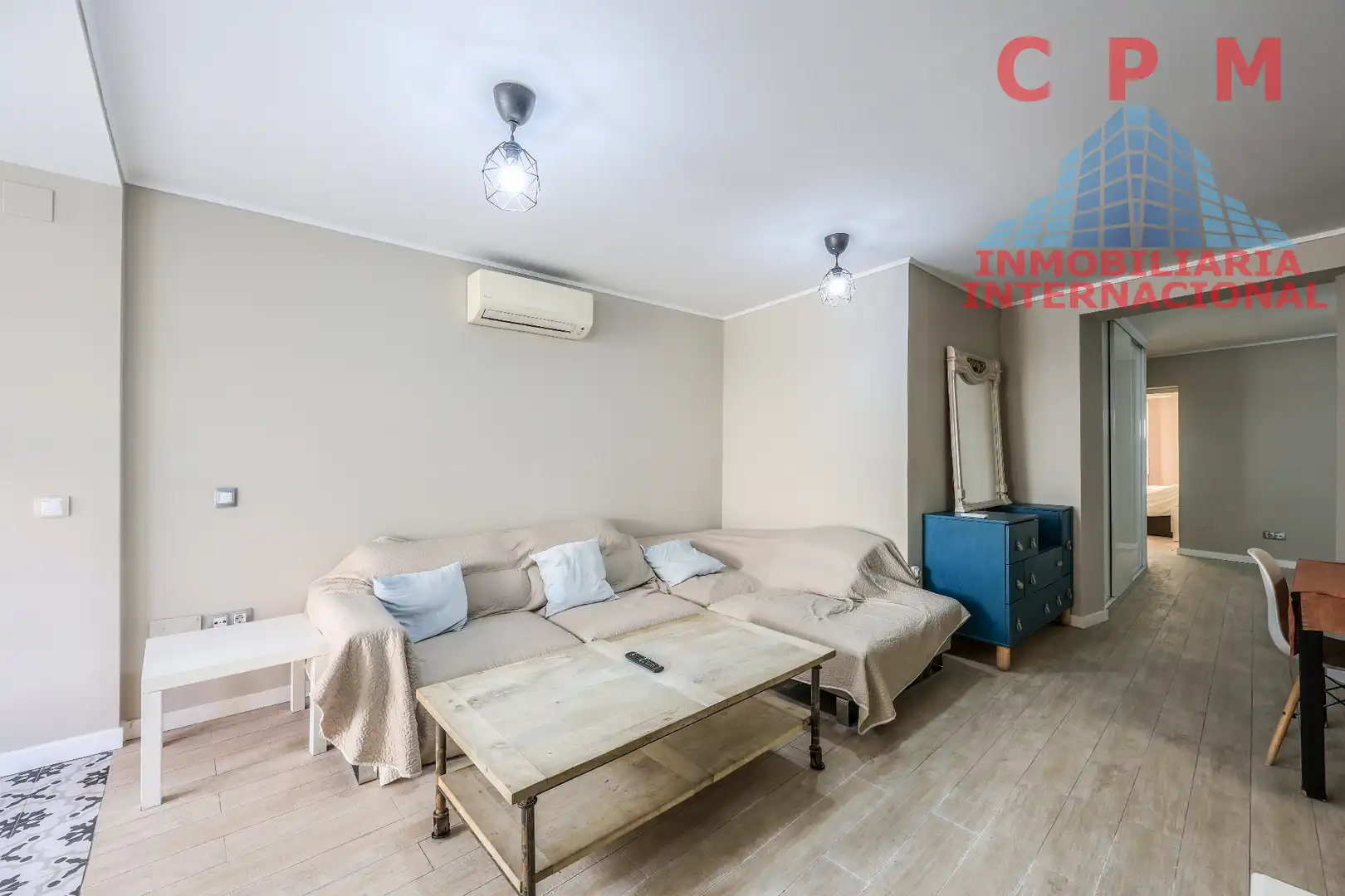 Living room of Flat for rent in Madrid  with Air Conditioner, Heating and Parquet flooring