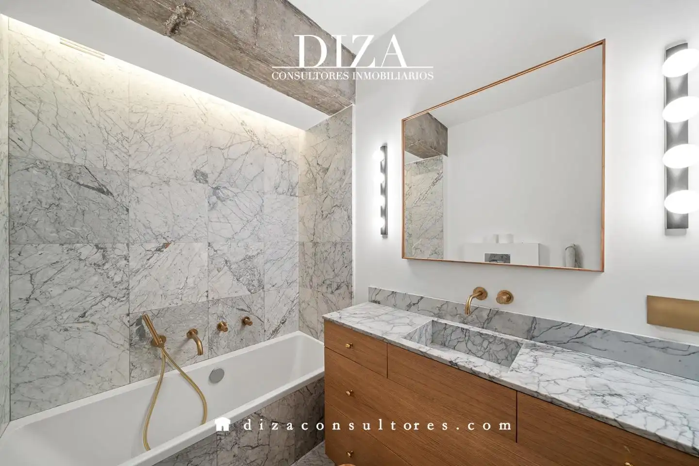 Bathroom of Attic for sale in Madrid  with Air Conditioner, Terrace and Storage room