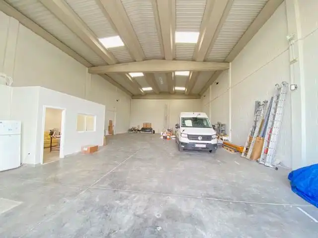 Industrial building to rent in rio segura