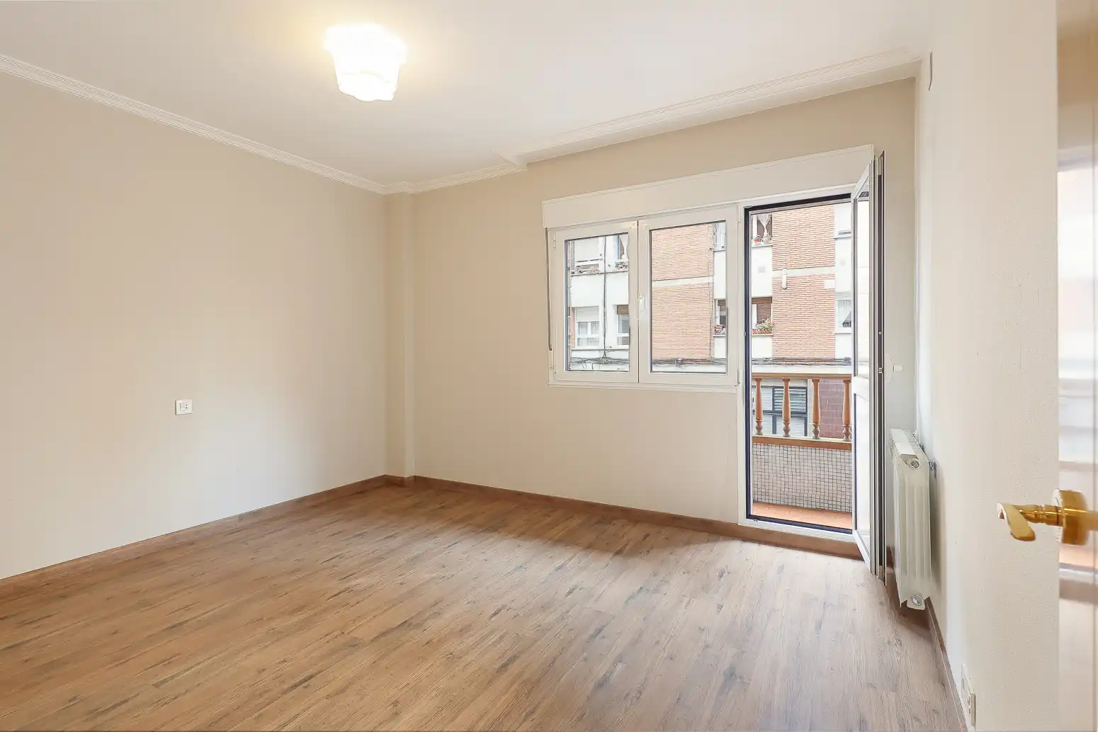 Habitación de Piso en venta en Gijón  con Calefacción y Balcón