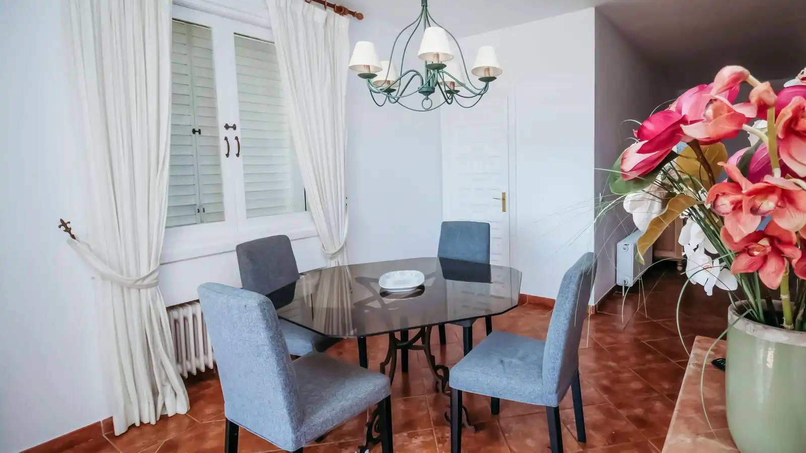 Comedor de Piso en venta en Marbella con Aire acondicionado, Terraza y Amueblado