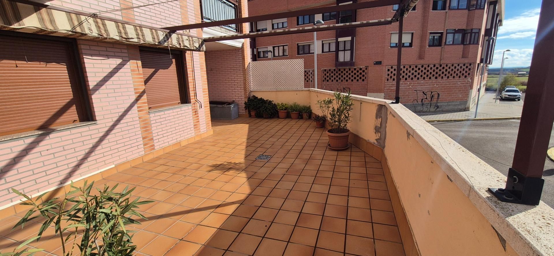 Terrace of Planta baja for sale in Cistérniga  with Heating, Terrace and Storage room