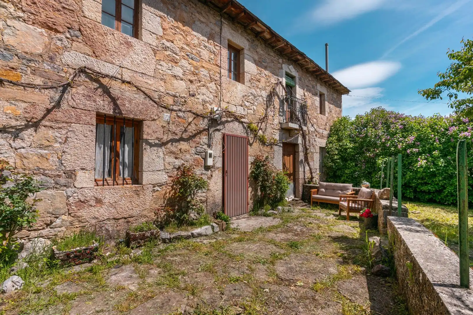 Vista exterior de Casa o chalet en venta en Cabrillanes con Jardín privado, Terraza y Trastero