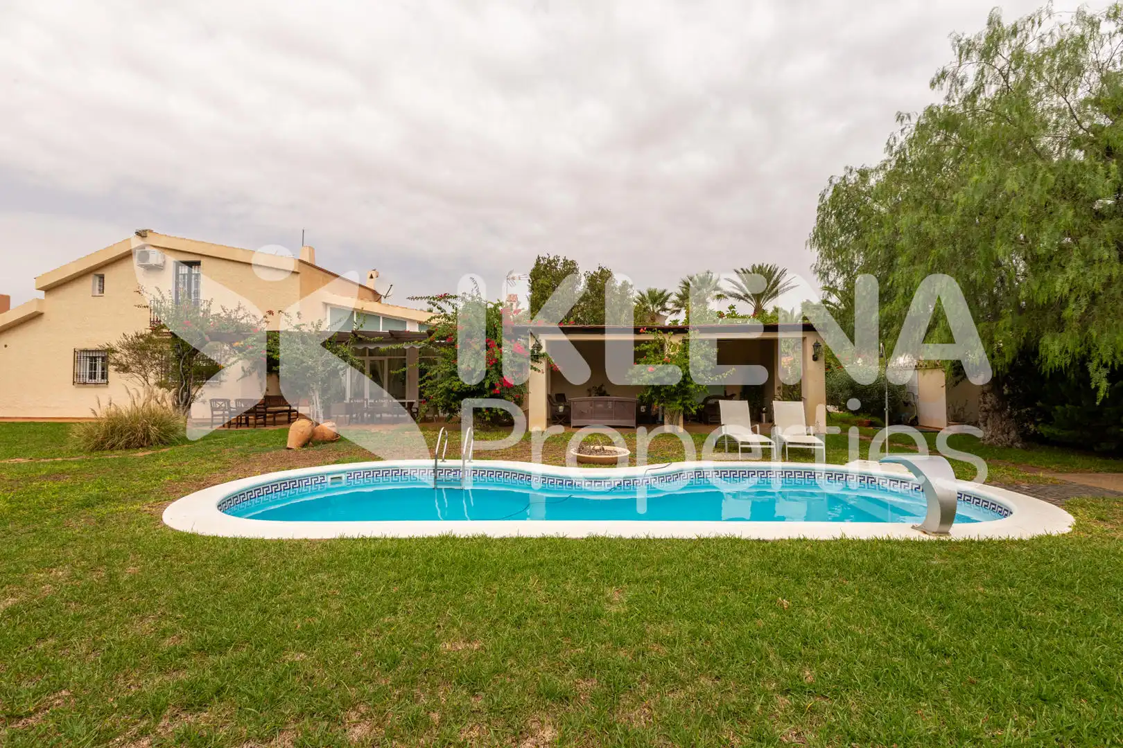 Garden of Houses for sale in Roquetas de Mar  with Air Conditioner, Private garden and Terrace