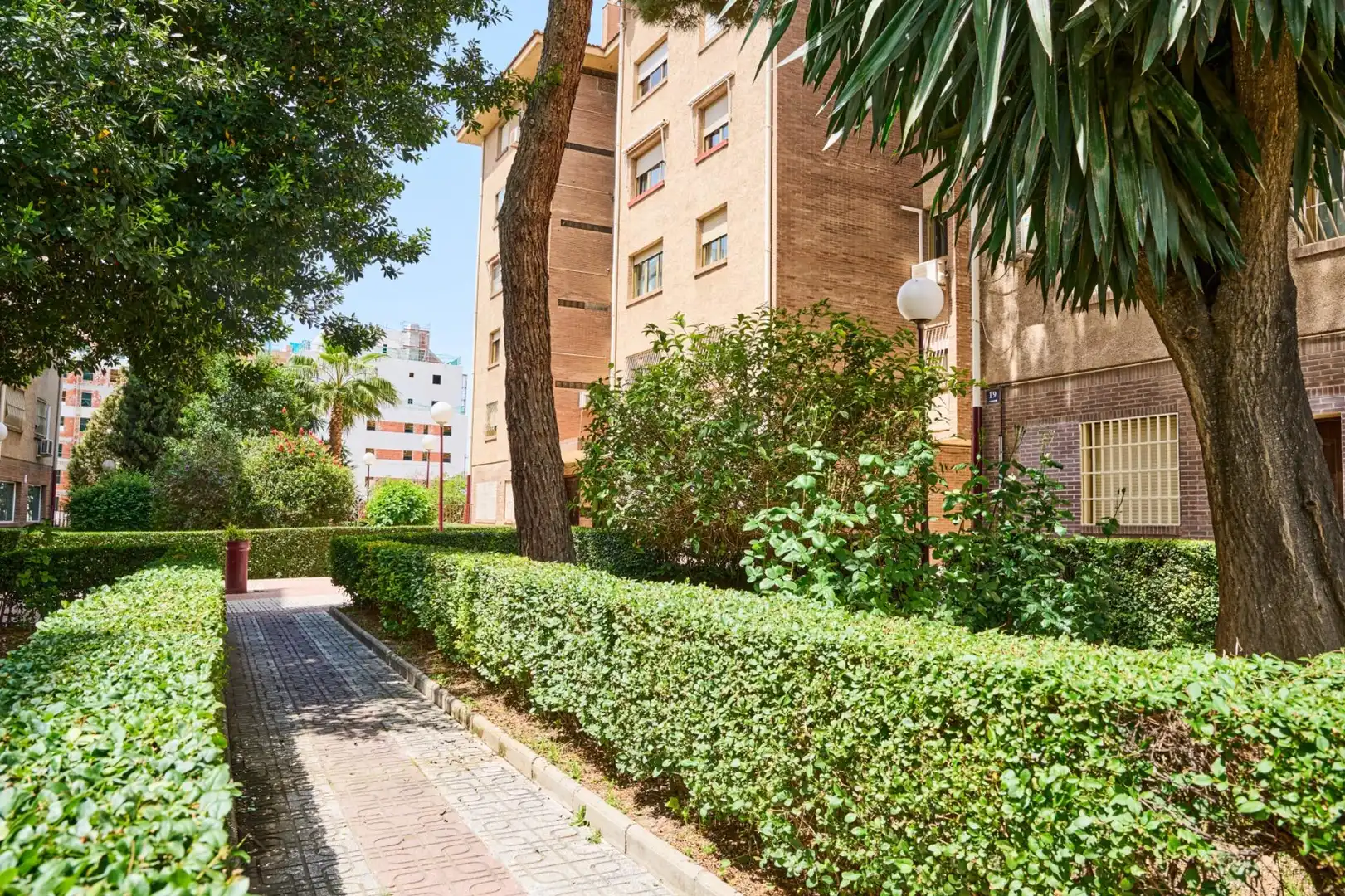 Vista exterior de Piso en venta en Granada con Calefacción y Jardín privado
