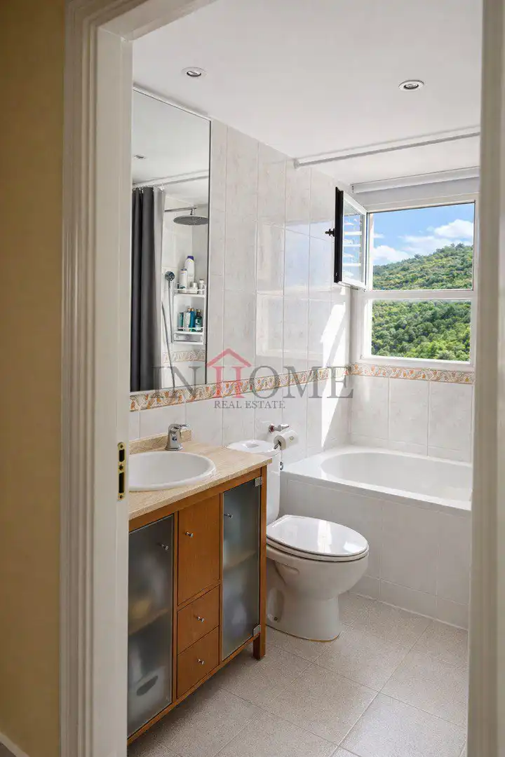 Bathroom of Apartments for sale in Benidorm  with Air Conditioner, Heating and Furnished