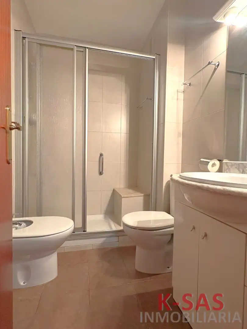 Bathroom of Flat for sale in Can Vidalet