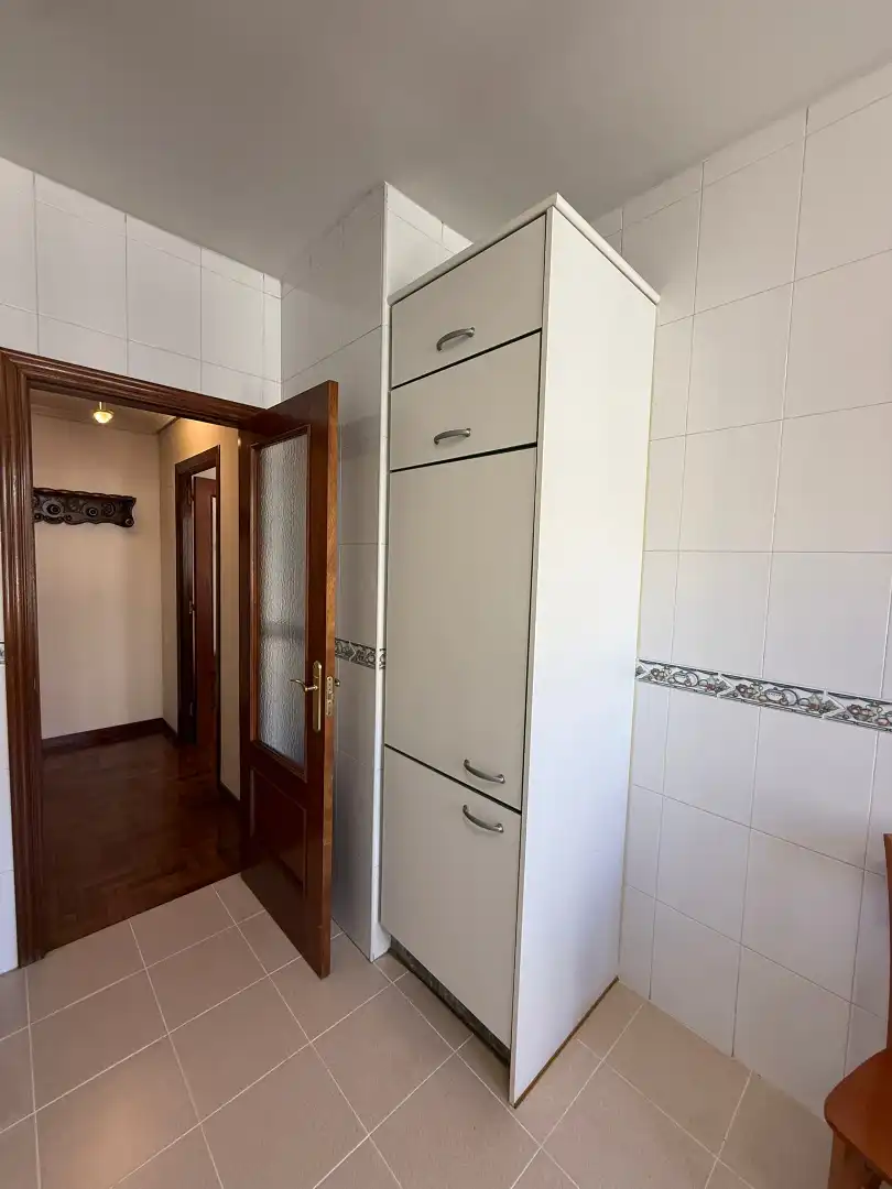 Küche von Wohnung zum Verkauf in Oviedo  mit Heizung, Abstellraum und Möbliert
