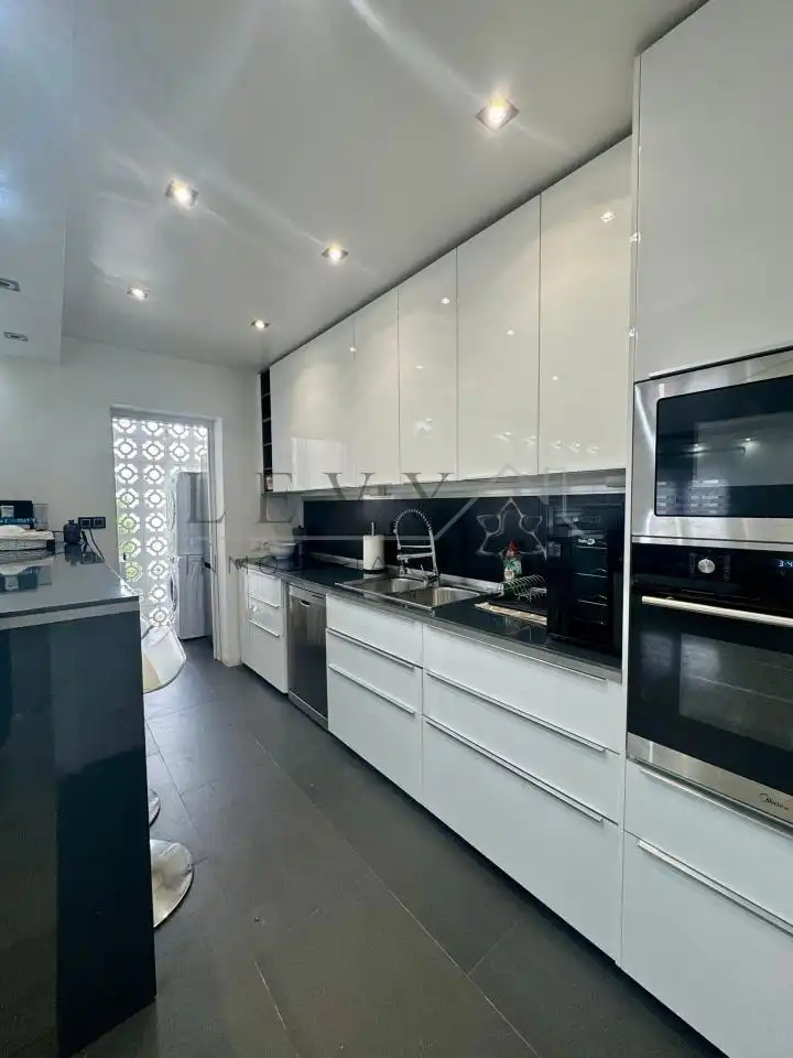 Cocina de Apartamento en venta en Marbella con Aire acondicionado, Calefacción y Terraza