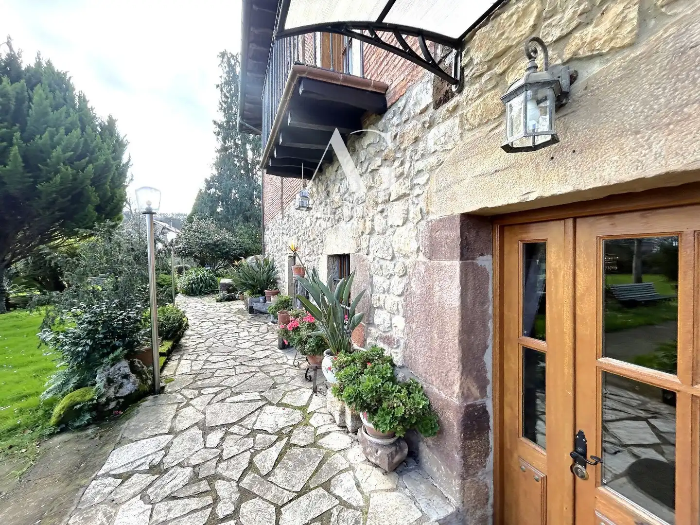 Vista exterior de Casa o chalet en venta en Camargo con Calefacción, Terraza y Amueblado