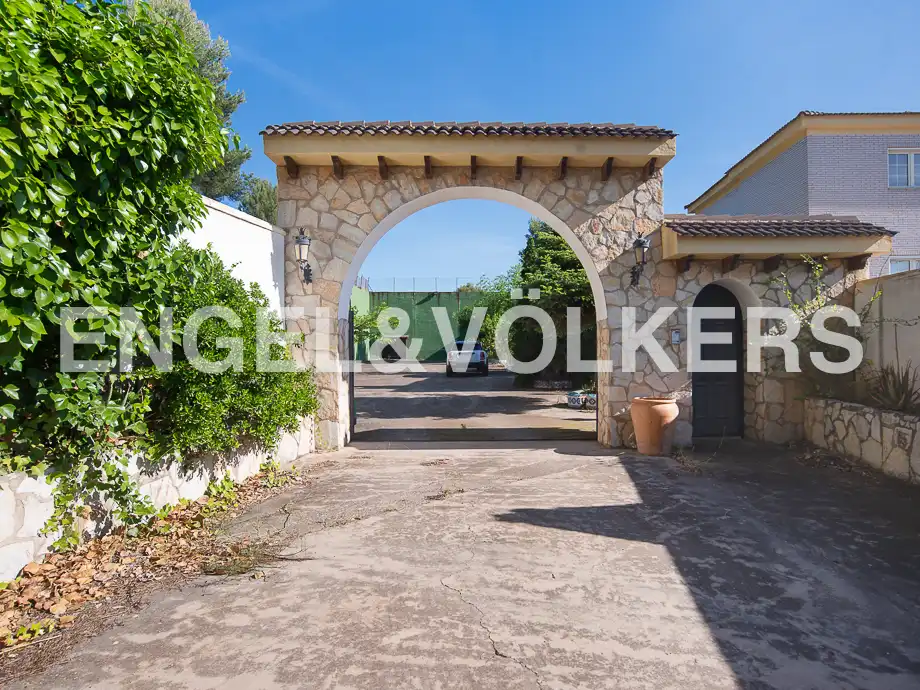 Vista exterior de Casa o xalet en venda en Onda amb Calefacció, Jardí privat i Terrassa