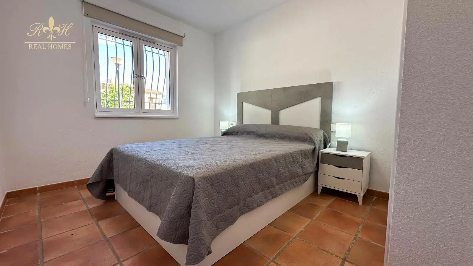Habitación de Piso de alquiler en L'Alfàs del Pi con Aire acondicionado, Terraza y Piscina