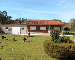 Vista exterior de Casa o xalet en venda en Barro amb Calefacció, Jardí privat i Moblat