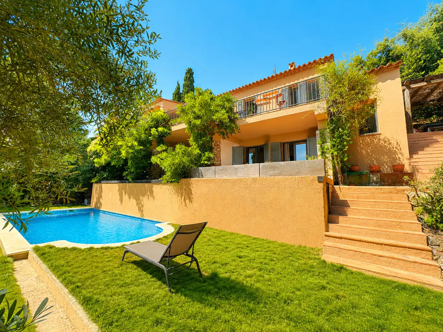Casa con piscina in vendita a Carrer Catalonia
