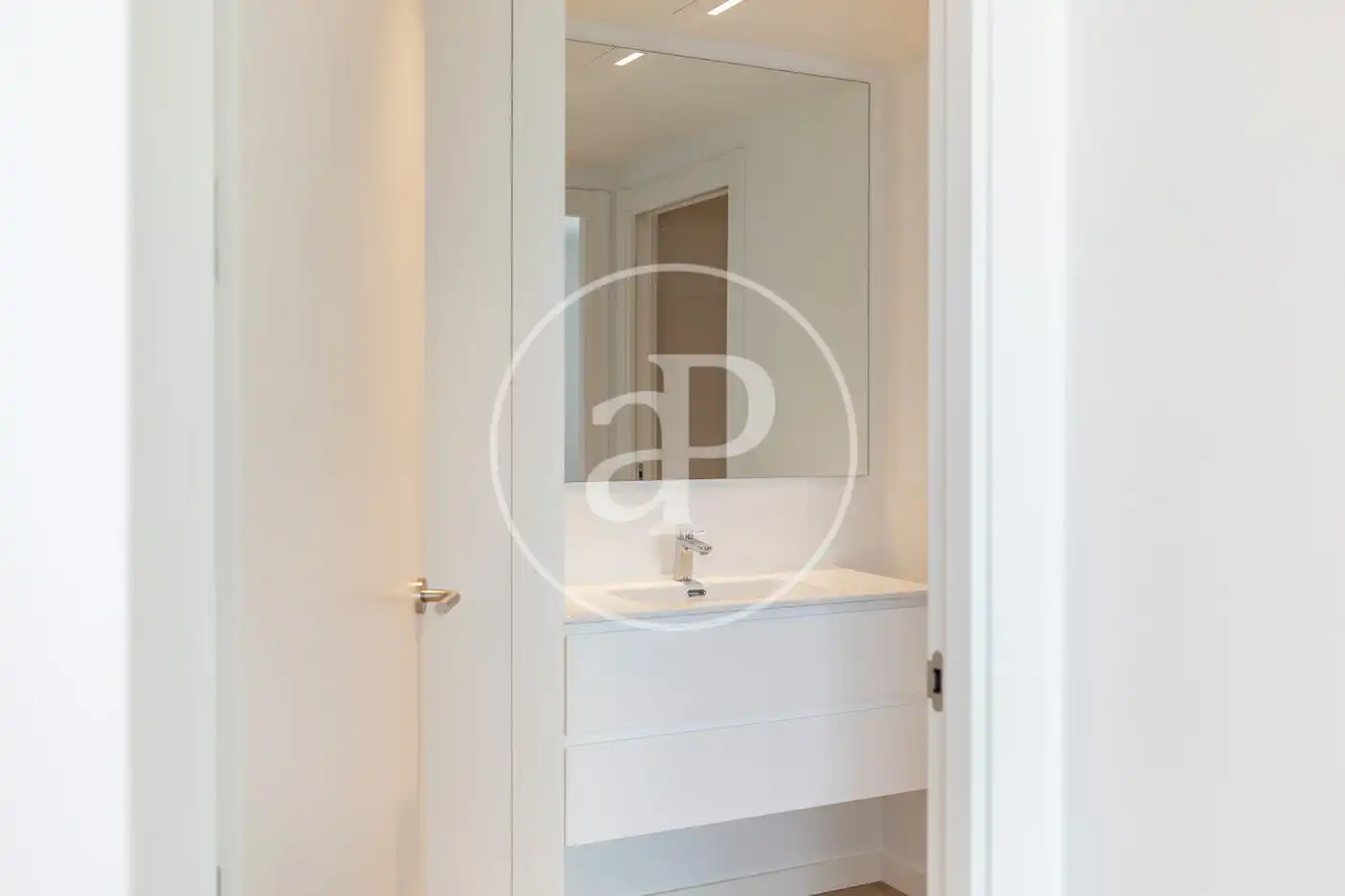 Bathroom of Flat for rent in Viladecans  with Air Conditioner, Heating and Terrace